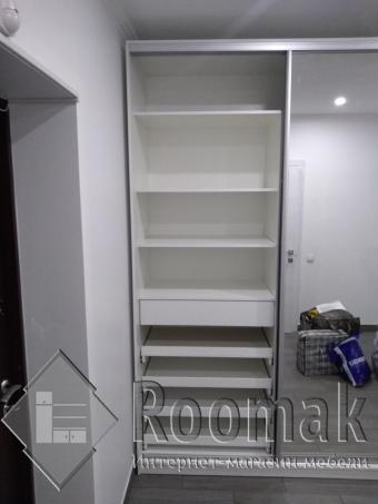 Шкаф-купе отдельностоящий в нише