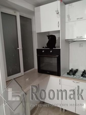 Маленькая кухня в белом цвете