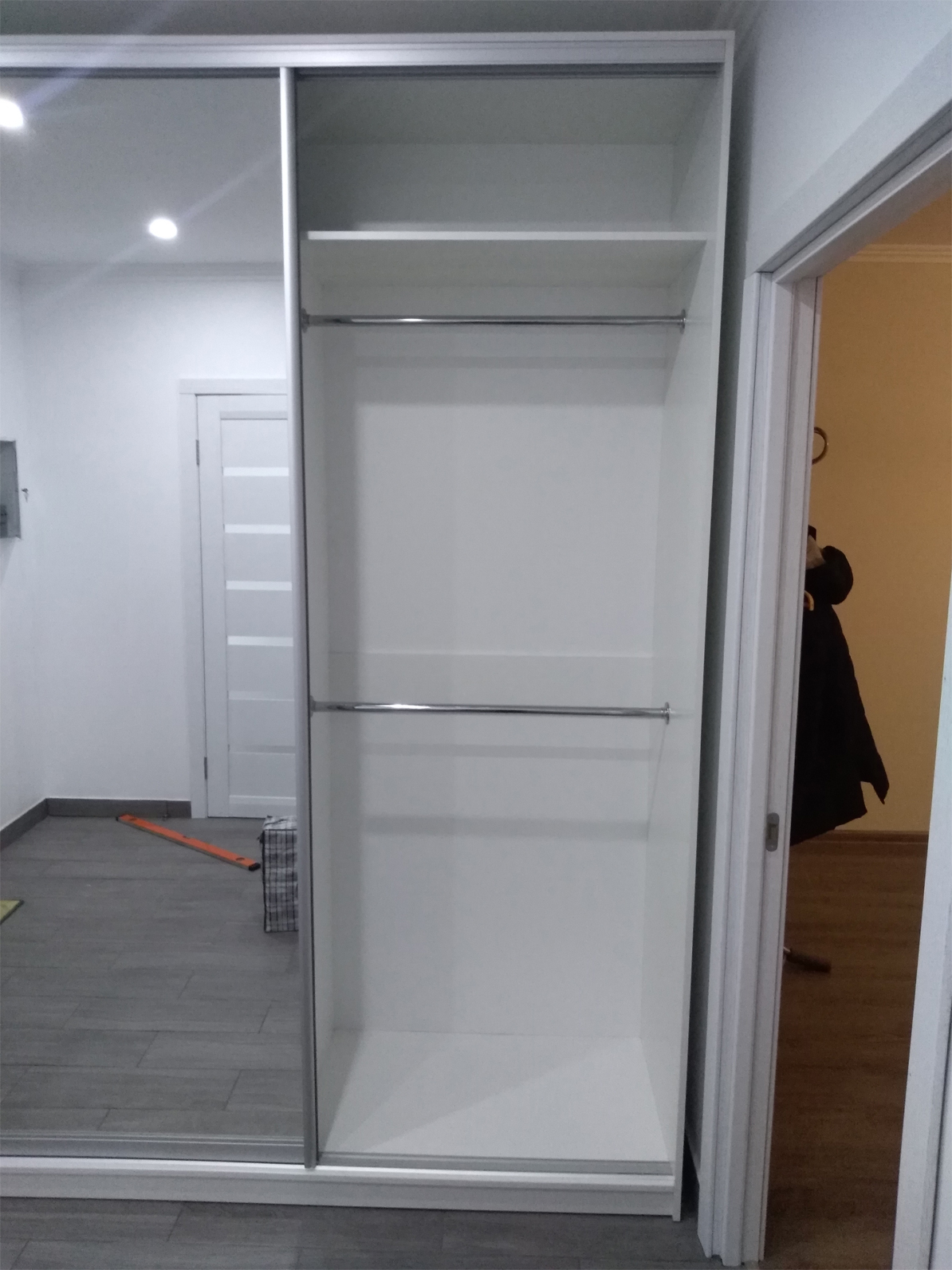 БЕЛЫЙ ШКАФ-КУПЕ: выбираем удобный и красивый