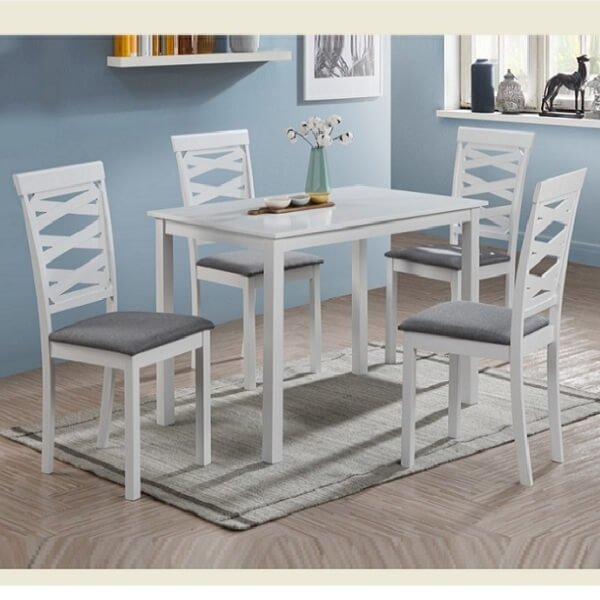 Столы и стулья